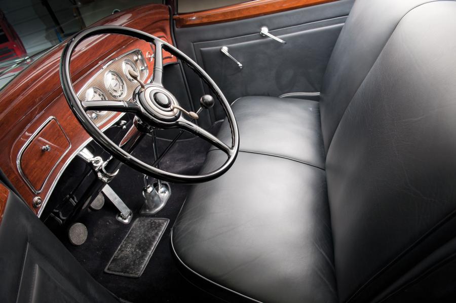  Lincoln Model KA convertible roadster 1934 года  (фото 23 из 36)